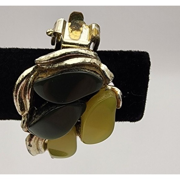 Vintage Clip on Green Earrings - Picture 4 of 5